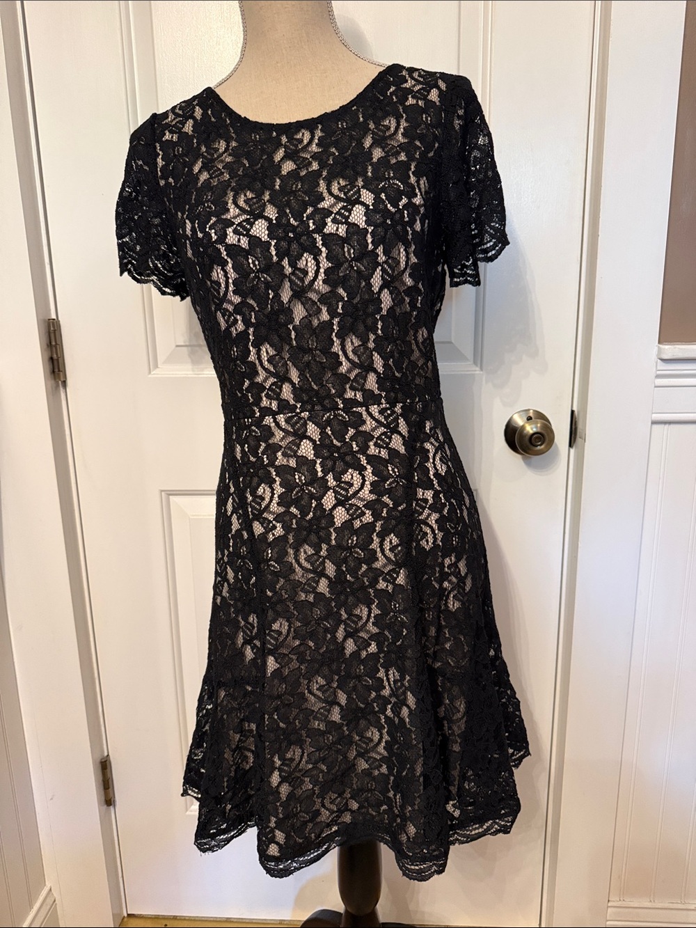 DVF DIANE VON FURSTENBERG DRESS MINI BLACK LACE MARIBEL CAPSLEEVE CREWNECK Sz 8